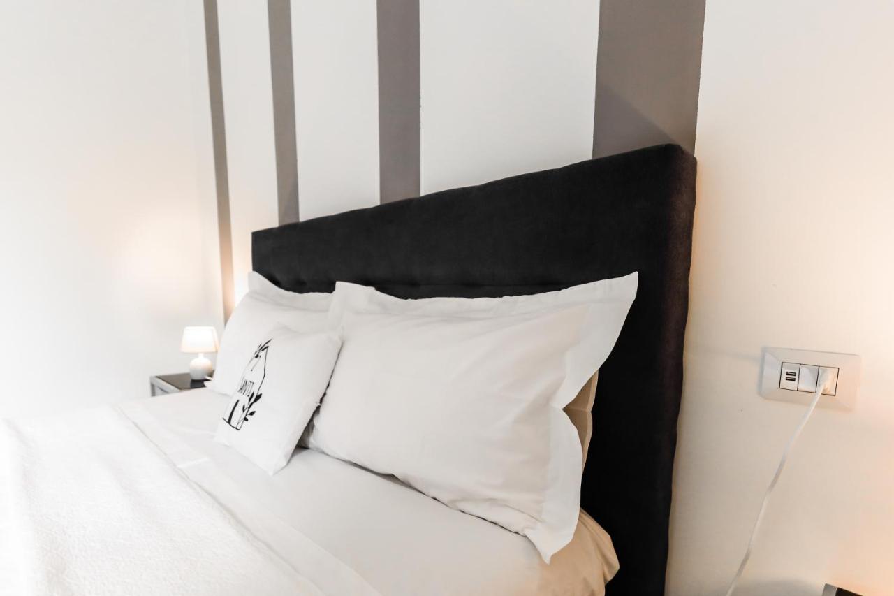 2 Santi - Suite And Rooms レッチェ エクステリア 写真