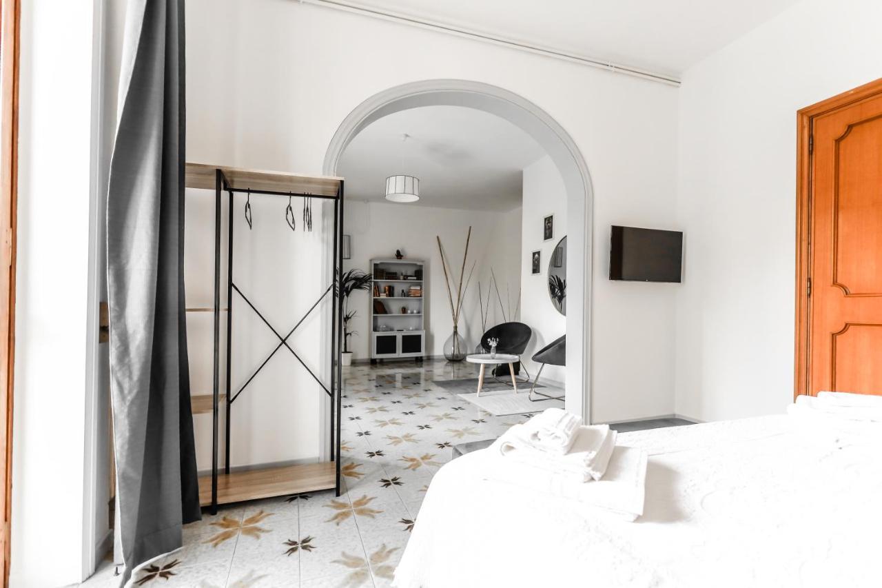 2 Santi - Suite And Rooms レッチェ エクステリア 写真